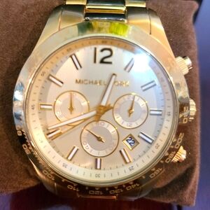 💜💜💜LOVELY Michael Kors large face, trendy style beauty with a new battery